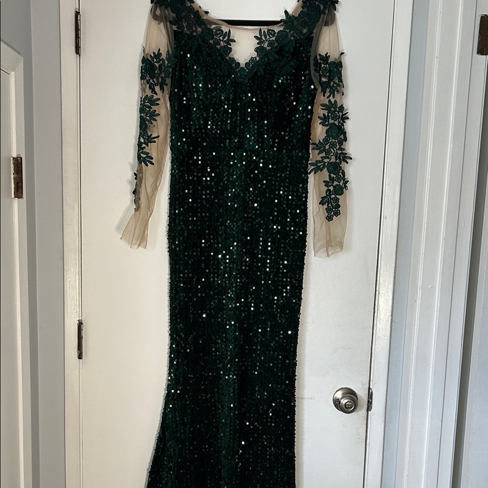 Elegant Green Velvet with Sequin Gown with Sheer Sleeves Formal Prom Party Dance